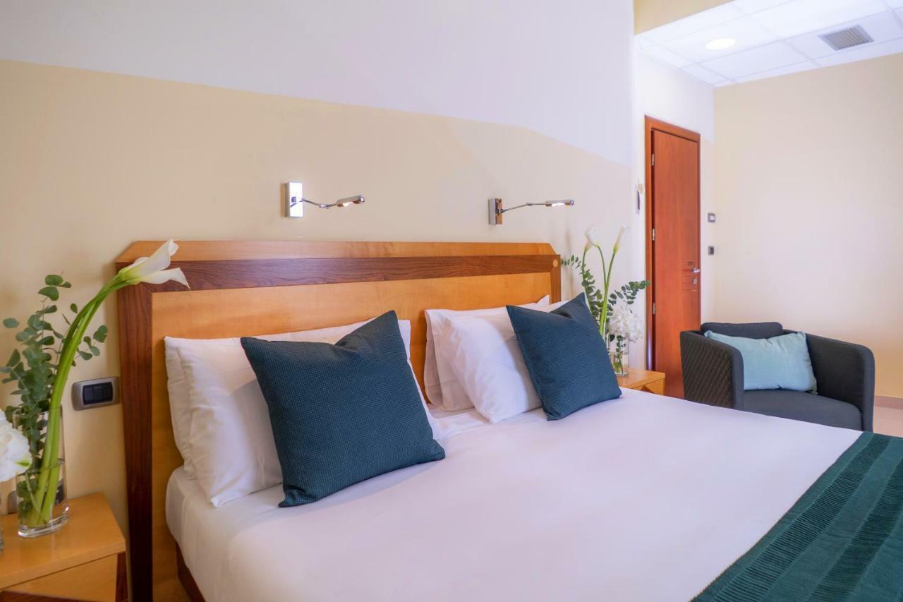 Piccadilly Rooms Restaurant And Beach Santa Maria al Bagno Eksteriør billede
