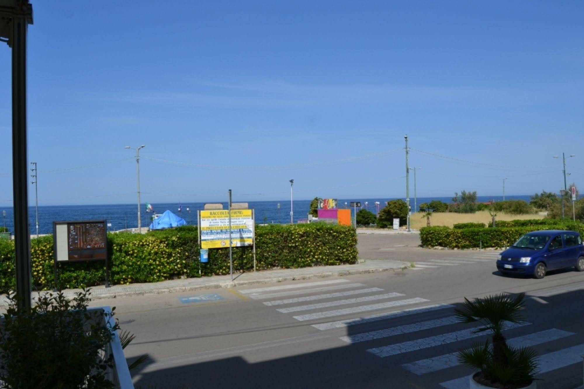 Piccadilly Rooms Restaurant And Beach Santa Maria al Bagno Eksteriør billede
